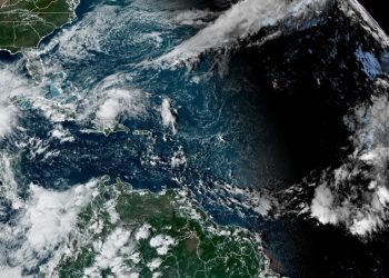 “Óscar” toca tierra en Cuba como huracán categoría 1