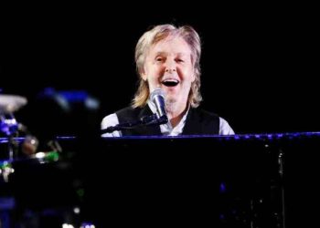 Paul McCartney toca “Now and Then” durante concierto en Uruguay