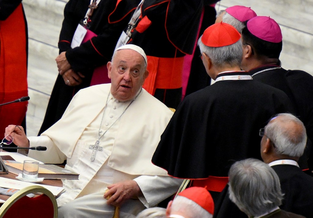 El papa Francisco preside la 16a. Asamblea General Ordinaria del Sínodo de los Obispos en el Aula Pablo VI, Ciudad del Vaticano, el miércoles 2