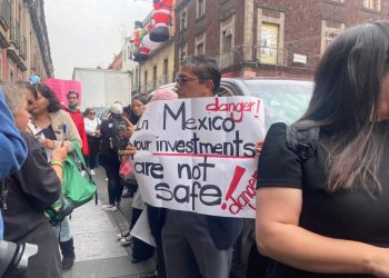 Protestan trabajadores del PJF previo a reunión de empresarios del “US-Mexico CEO Dialogue”