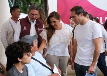 Recorre y supervisa Mara Lezama la atención que se da a las personas en la caravana Salud para Tod@s en Tulum