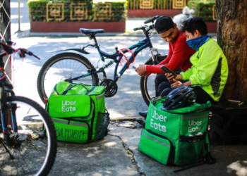 Repartidores de apps en México temen iniciativa de Claudia Sheinbaum, ¿por qué y qué dice?