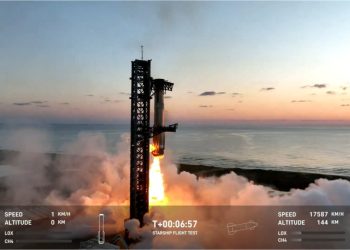 SpaceX prueba con éxito su mayor cohete espacial y captura la primera fase