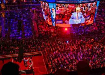 Tony Hinchcliffe realiza comentarios racistas en evento de Trump