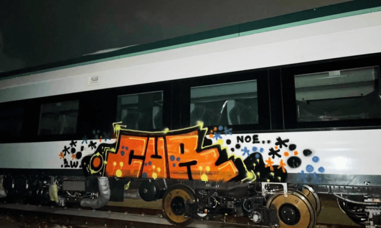 Tren Maya: vandalizan vagón en Cancún y exhiben grafiti