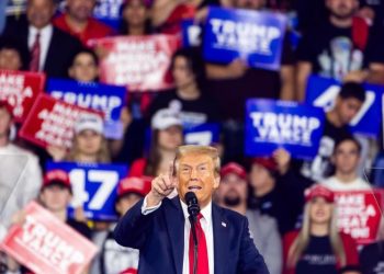 Trump pide disponer de aviones y vehículos militares por las amenazas contra su vida