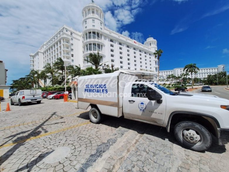 Ultiman a presunto vendedor de drogas frente a turistas extranjeros en la Zona Hotelera de Cancún; responsables huyen en motos acuáticas