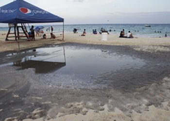 Hoteleros piden reconsiderar aumento al impuesto de saneamiento en Playa del Carmen