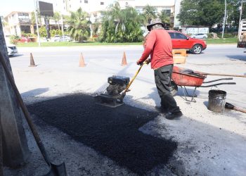 Servicios Públicos refuerza trabajos de bacheo y construye pozo de absorción en Cancún