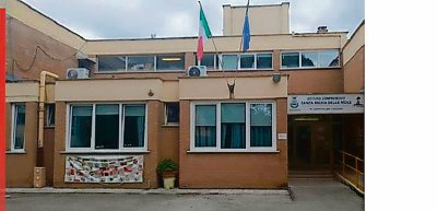 Fachada de la primaria “Vivaldi” del barrio de Santa María delle Mole, donde se registró el ataque escolar. La presunta responsable fue llevada a la comisaría pero es inimputable