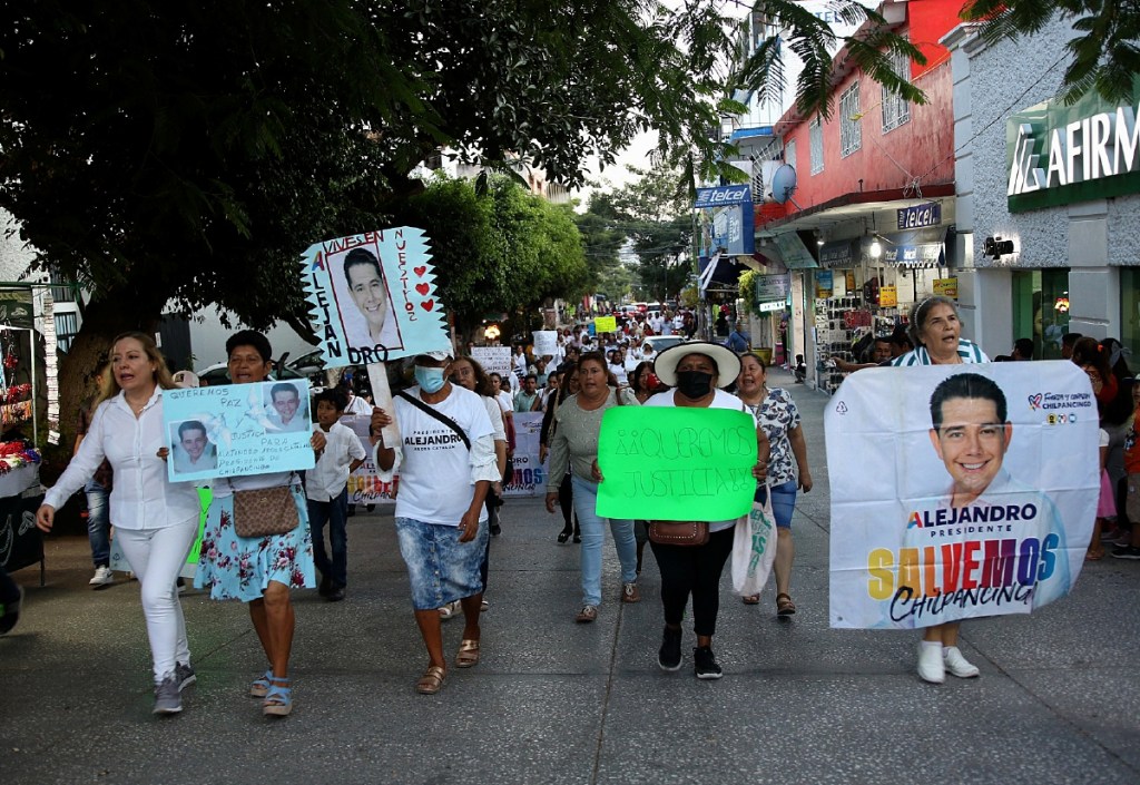 Marcha para exigir justicia por el asesinato del alcalde Alejandro Arcos Catalán, ayer en Chilpancingo