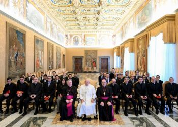 Alerta sobre el suicidio juvenil: El Papa exhorta a crear una red de apoyo