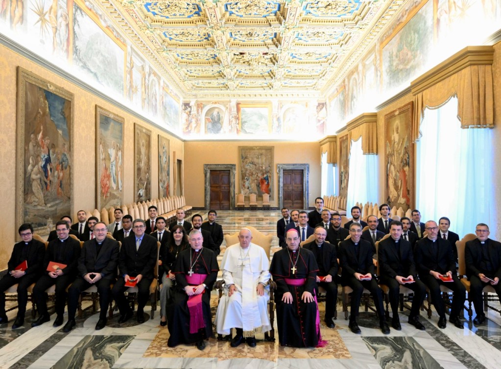 El papa Francisco se reunió ayer con seminaristas y obispos de Pamplona y otras diócesis de España