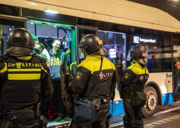 Ámsterdam se “avergüenza” de los ataques “antisemitas” a hinchas israelíes