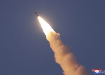 Asegura Corea del Norte que probó con éxito un nuevo tipo de misil intercontinental