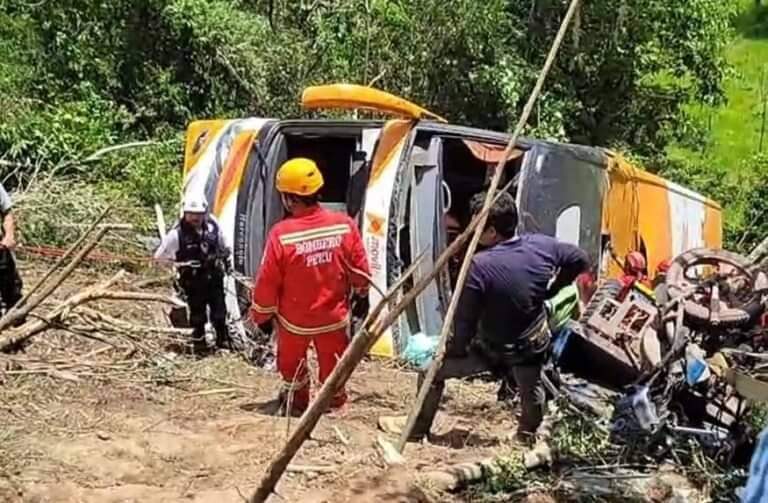 autobús cae al barranco