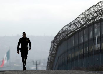 Confirma Trump que utilizará a las Fuerzas Armadas para deportar a migrantes indocumentados