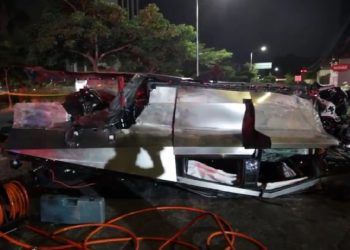 Cybertruck vuelca en Guadalajara y deja 4 lesionados
