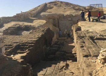 Descubren un templo ptolemaico completo en un yacimiento en el sur de Egipto