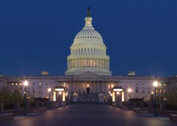 Detenido un hombre que olía a combustible en el Capitolio de EE.UU.