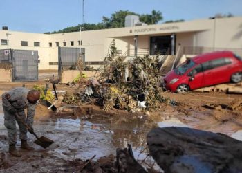 España moviliza 10 mil efectivos más por las inundaciones, que suman 211 muertos