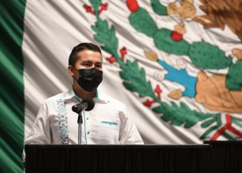 Exhiben a ex diputado de Morena por amenazar a una mujer en gimnasio de Cancún