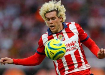 Guadalajara vence al Santos Laguna y se mantiene vivo en el torneo Apertura