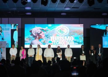 Impulsa Mara Lezama el turismo sostenible y sustentable en el World Tourism Trends Summit en Cozumel