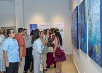 Inaugura FPMC la exposición “Bioluminiscencia” de la cozumeleña Michelle González