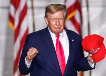 Investigan campaña de mensajes anónimos racistas en EE.UU. tras la victoria de Trump