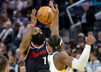 James Harden se convierte en el segundo máximo triplista de la historia de la NBA