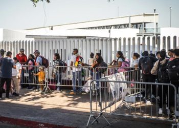 Mayoría en EE.UU. respalda ciudadanía para migrantes y revisión de antecedentes