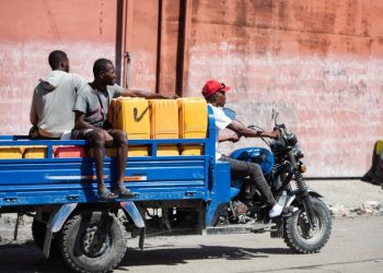 Miles de desplazados en Haití huyen de la violencia de las bandas armadas