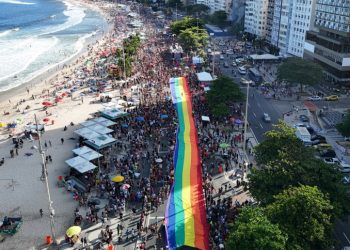 Miles marchan en el ‘Desfile del Orgullo’ de Río de Janeiro