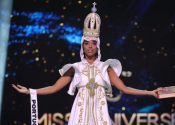 Miss Portugal desata polémica en su país por vestido inspirado en la Virgen de Fátima