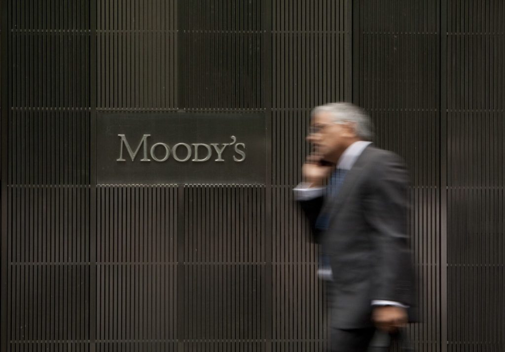 Moody’s cambia la perspectiva de la calificación crediticia de la deuda soberana de México de estable a negativa.