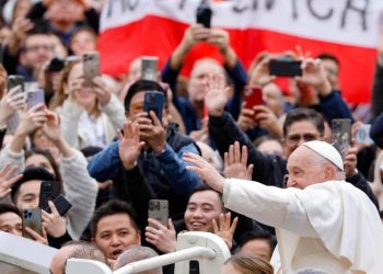Papa Francisco insta a los jóvenes a no conformarse con ser “estrellas de un día” en redes sociales