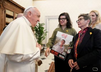 Papa Francisco tiene un “conmovedor” encuentro con un grupo de israelíes secuestrados por Hamás