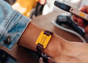 Pasos para recargar tu pulsera Cashless para el Corona Capital 2024 en línea