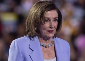 Pelosi considera que el retraso de Biden en dejar la campaña explica la derrota demócrata