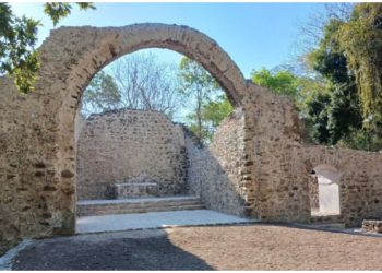 Reabrirán Oxtankah, hogar del español que luchó con los mayas contra Hernán Cortés
