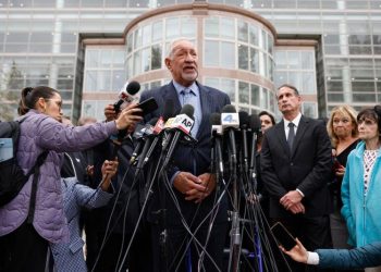 Se aplaza a 2025 la audiencia de los hermanos Menéndez para considerar una nueva sentencia