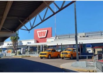 Sujeto asalta tienda y deja un artefacto explosivo, en Culiacán