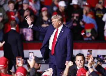 Trump afirma que “será una gran victoria”, tras depositar su voto en Florida