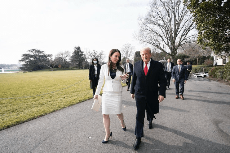 Brooke Rollins y Donald Trump en una imagen que la ahora nombrada secretaria de Agricultura compartió en su cuenta de la red social X