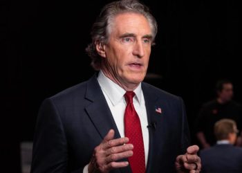 Trump nominará a Doug Burgum como secretario de Interior