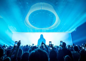 Una década transformando el futuro: IQOS celebra 10 años con un evento sensorial en Tokio