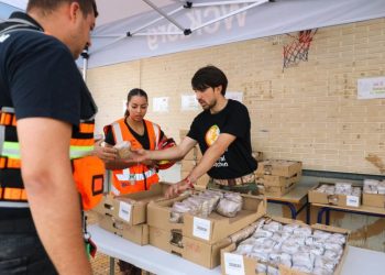 World Central Kitchen, del chef José Andrés, reparte comida en poblaciones afectadas por el temporal en España