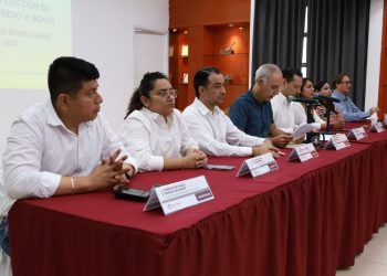 RECIBEN CONSTANCIAS CANDIDATOS A DELEGADOS POR ALFREDO V. BONFIL