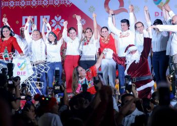 ANA PATY PERALTA EN CHETUMAL JUNTO A LA GOBERNADORA MARA LEZAMA ILUMINAN CON EL ESPÍRITU NAVIDEÑO